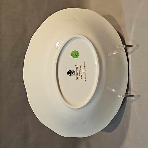 New Wedgwood Strawberry And Vine Oval Vegetable Bowl - Picture 4 of 12